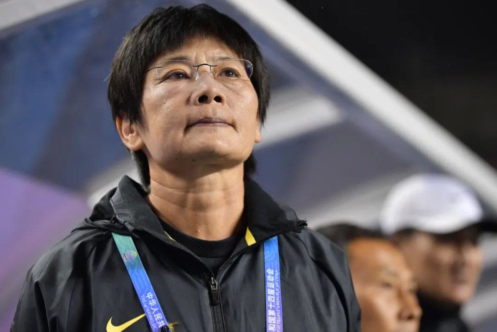 由韩博文执导，郑恺、李昀锐、曹炳琨、张蓝心、张榕容领衔主演，李晨、金靖特别主演的运动题材电影《超越》今日首发预告和海报，并宣布定档6月12日
